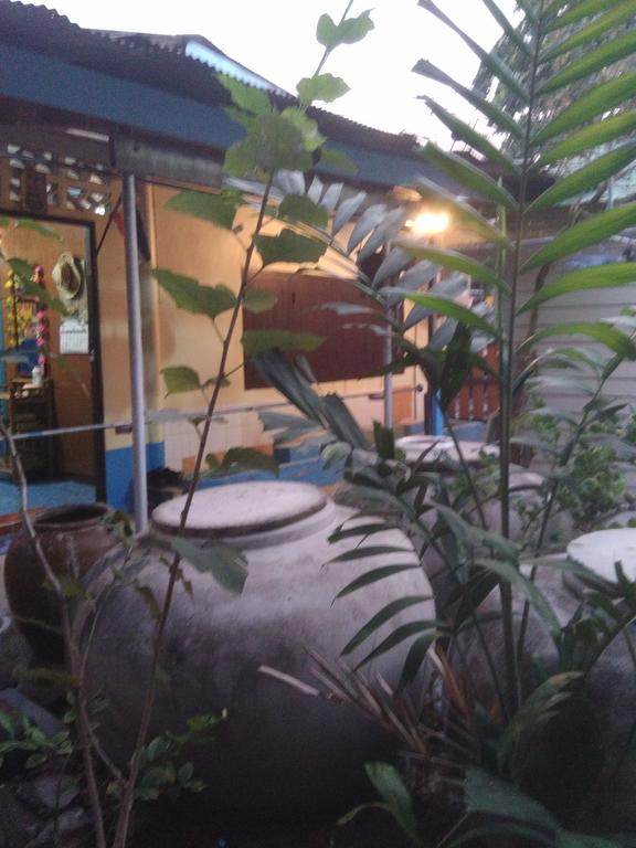 Patchaya Guesthouse Amphawa Exterior photo